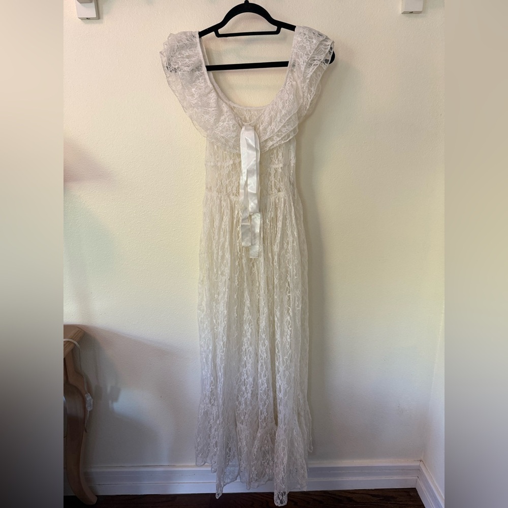 Doen Cream Lace Maxi Dress